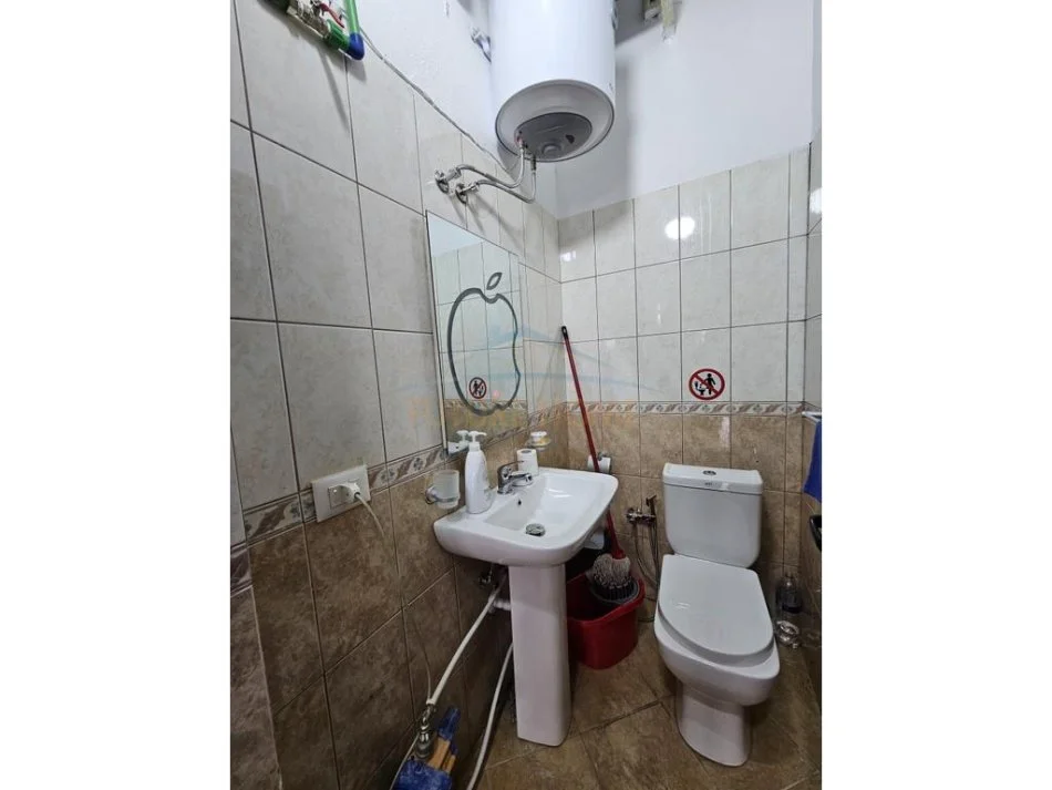 Prane Stacionit te Trenit, shitet ambient biznesi 1+1 Kati 0, 32 m² 96.000 € (Durres)
