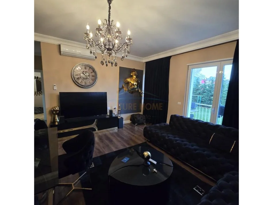 Tirane, shes 2+1+Ballkon Kati 1, 94 m² 330.000 € (TEG)