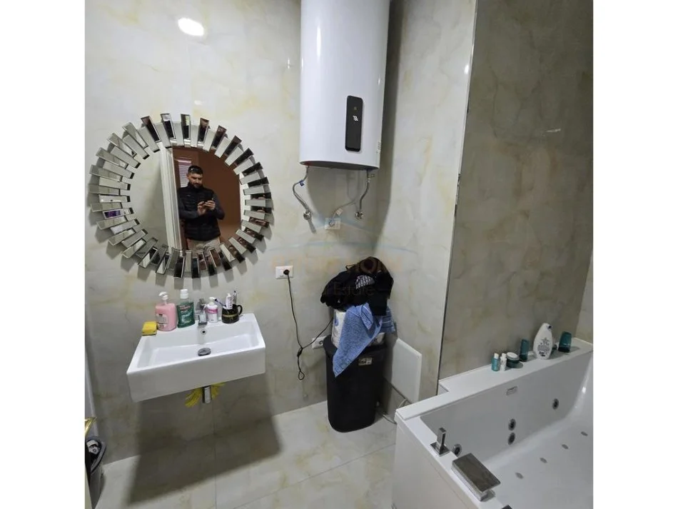 Tirane, shes 2+1+Ballkon Kati 1, 94 m² 330.000 € (TEG)