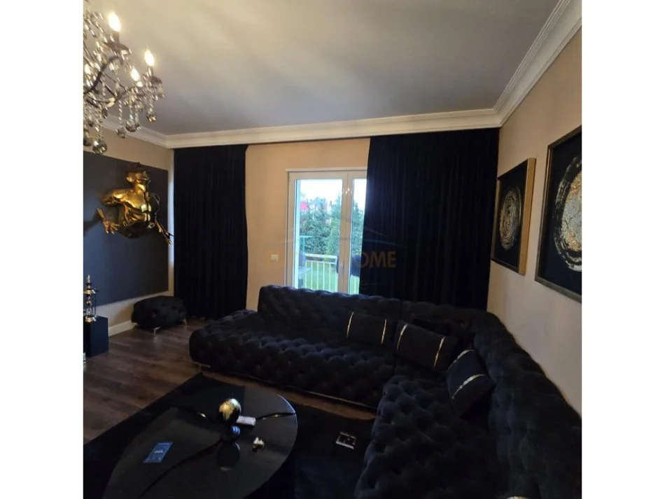 Tirane, shes 2+1+Ballkon Kati 1, 94 m² 330.000 € (TEG)