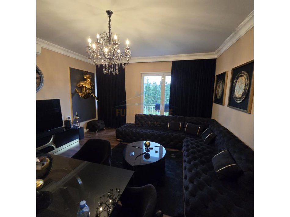 Tirane, shes 2+1+Ballkon Kati 1, 94 m² 330.000 € (TEG)