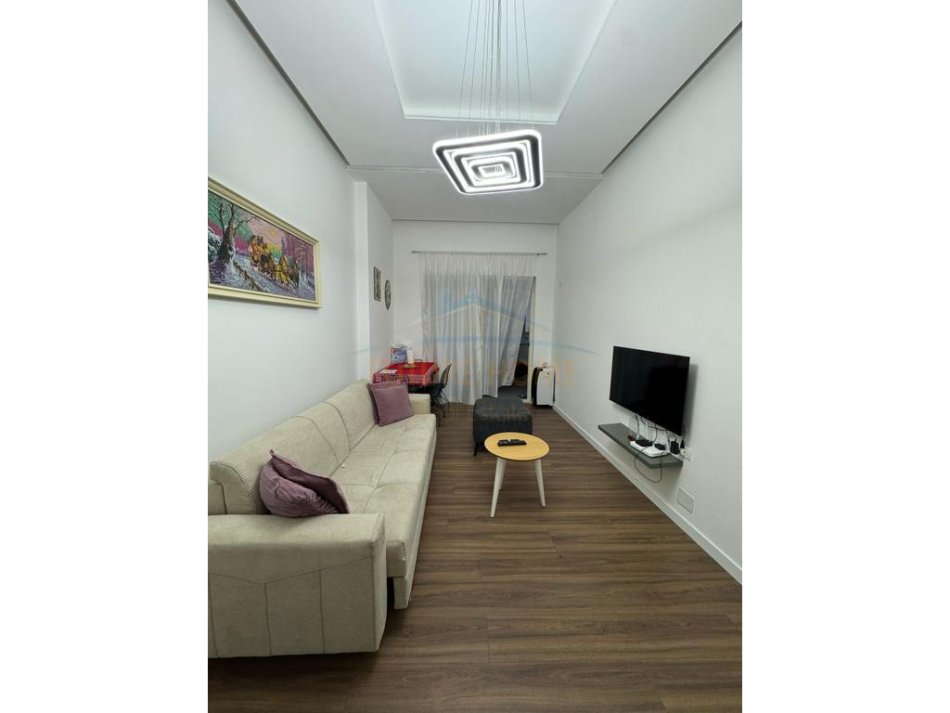 Tirane, shitet apartament 1+1+Ballkon Kati 2, 56 m² 82.000 € (Fresk)