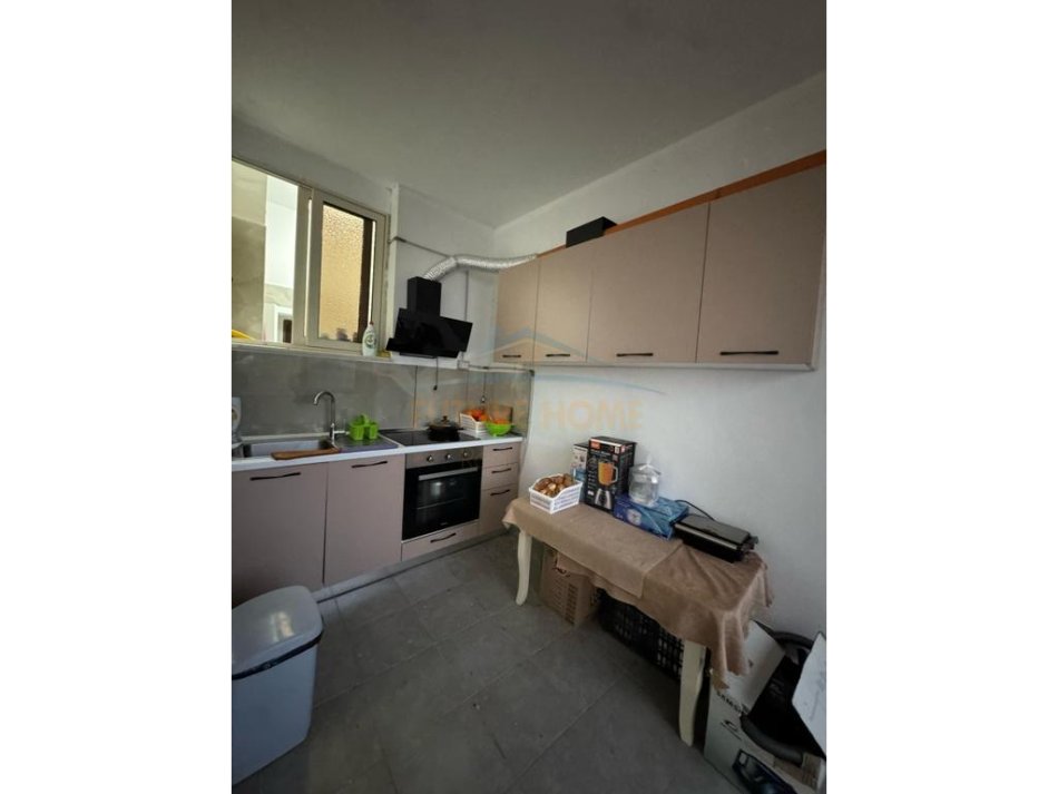 Tirane, shitet apartament 1+1+Ballkon Kati 2, 56 m² 82.000 € (Fresk)