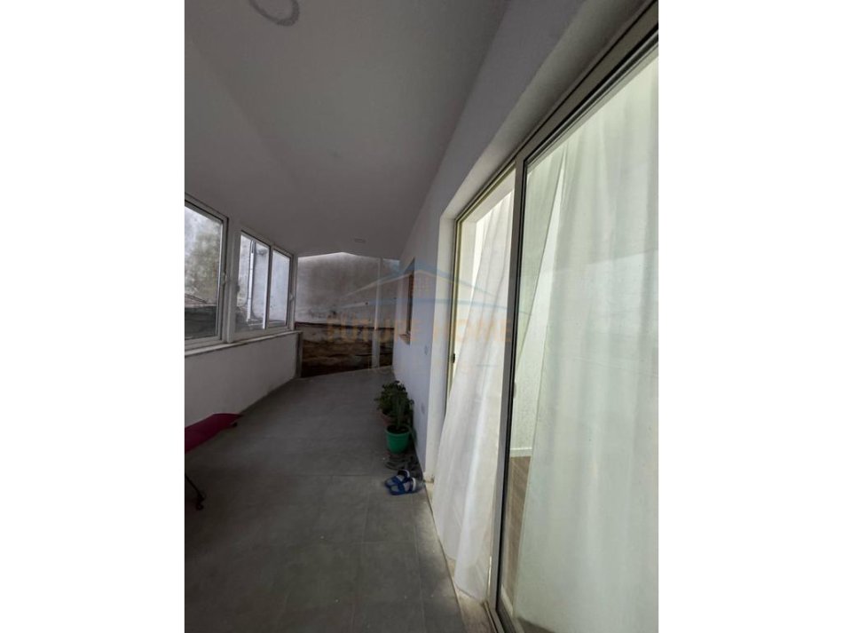 Tirane, shitet apartament 1+1+Ballkon Kati 2, 56 m² 82.000 € (Fresk)