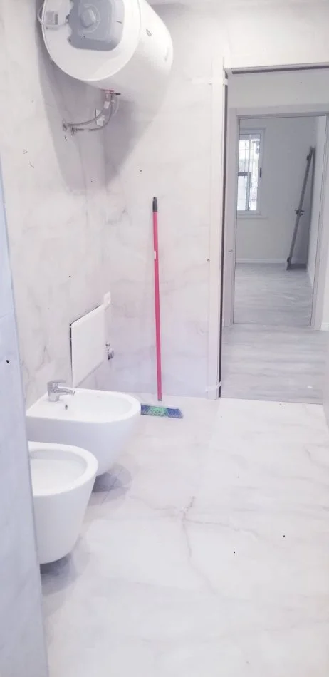 Tirane, jepet me qira ambjent biznesi Kati 0, 80 m² 1.500 € (Vaso Pasha)