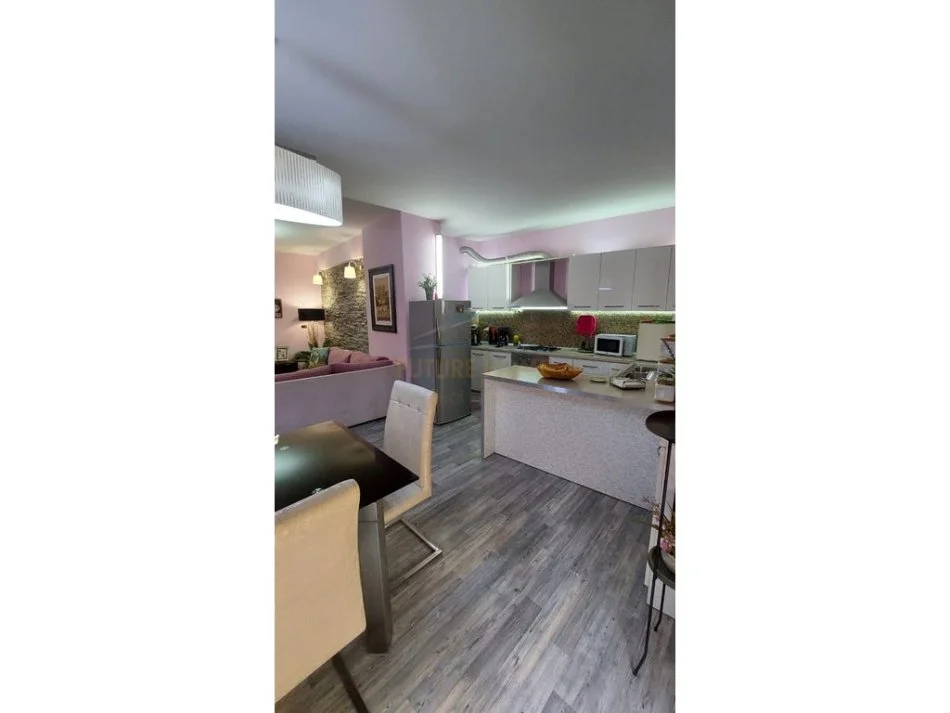 Durres, shitet apartament 2+1+Aneks+Ballkon Kati 4, 142 m² 283.500 € (Vollga, Durres)