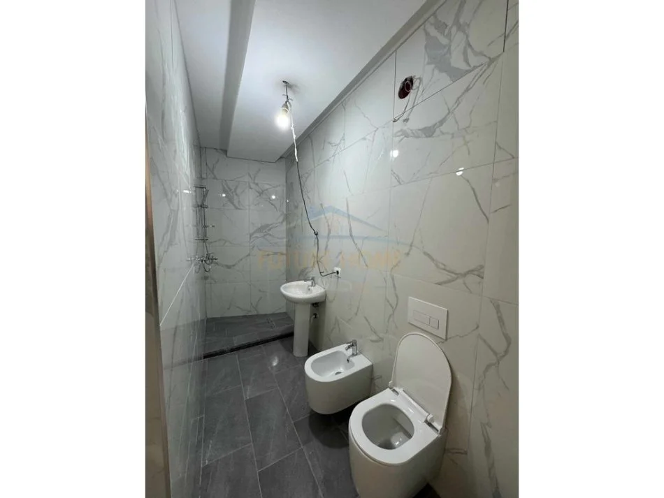 Tirane, shitet apartament 1+1+Ballkon Kati 8, 55 m² 100.000 € (Astir)