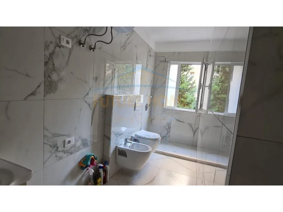 Tirane, shitet apartament 1+1+Ballkon Kati 1, 58 m² 160.000 € (Komuna e Parisit)