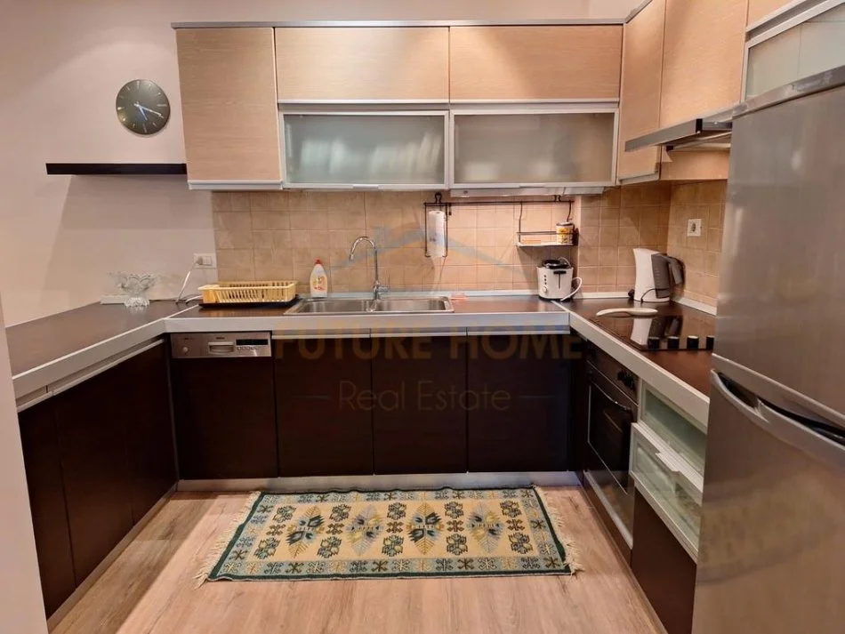 Tirane, jepet me qera apartament 2+1 Kati 5, 99 m² 850 € (Blloku)