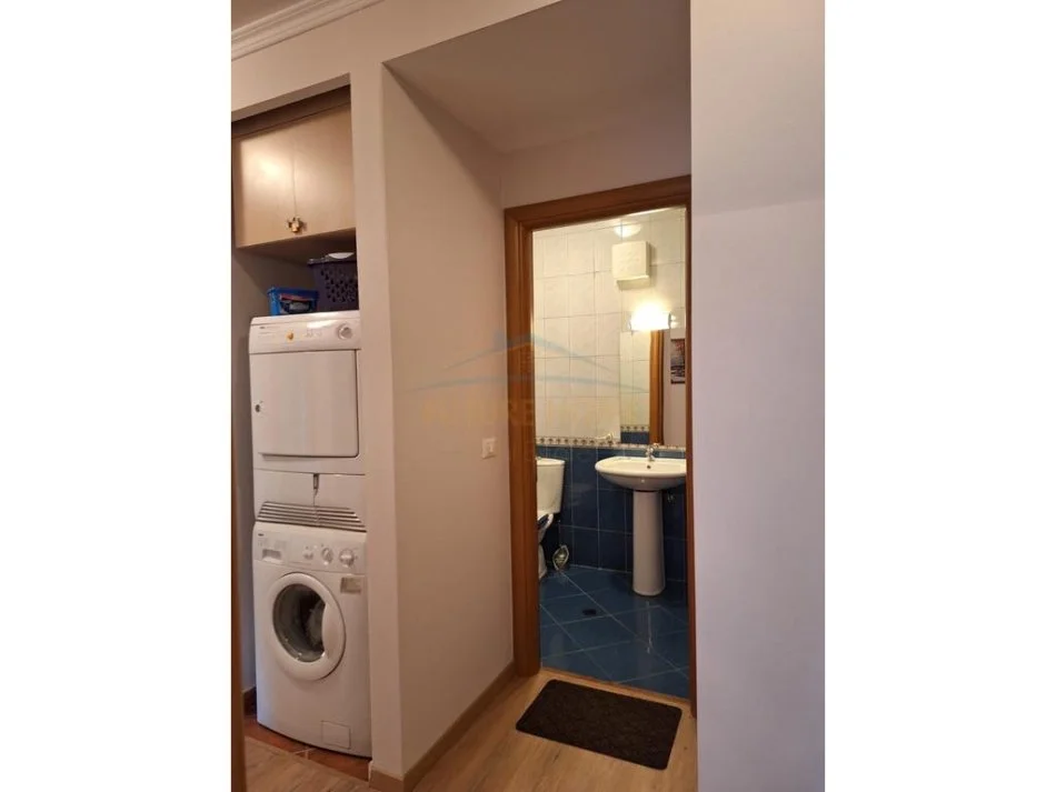 Tirane, jepet me qera apartament 2+1 Kati 5, 100 m² 900 € (Blloku)