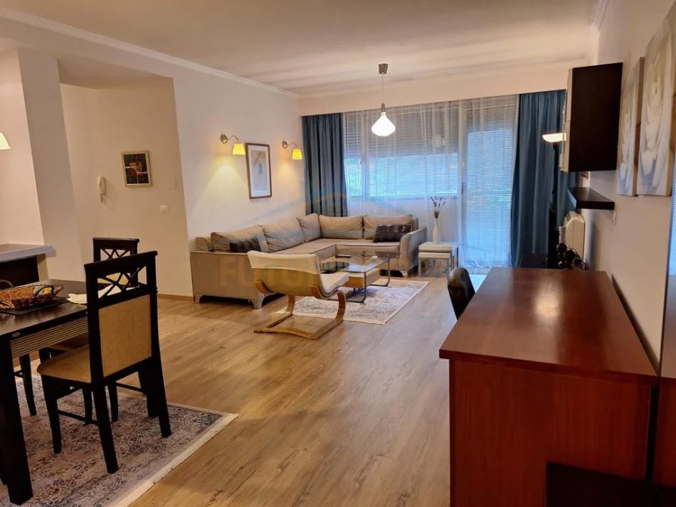Tirane, jepet me qera apartament 2+1+Ballkon Kati 5, 100 m² 900 € (Bllok, Rruga Sami Frasheri)