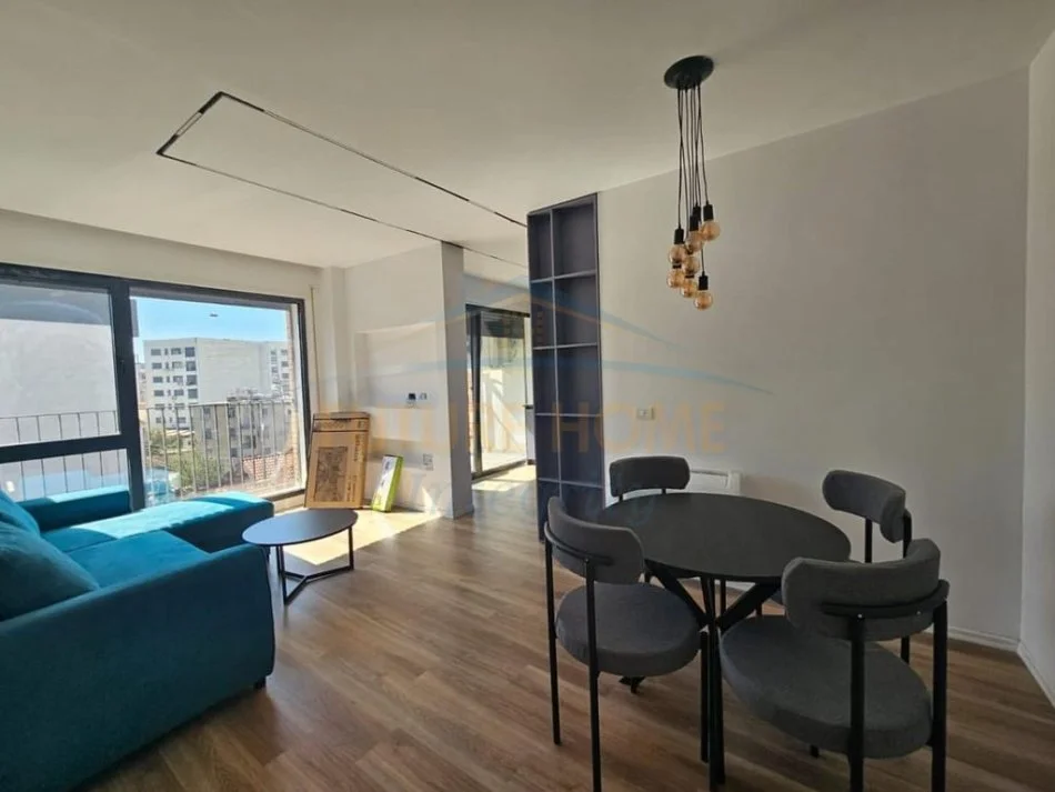 Tirane, jepet me qera apartament 2+1+Ballkon Kati 4, 98 m² 800 € (Tregu Elektrik)