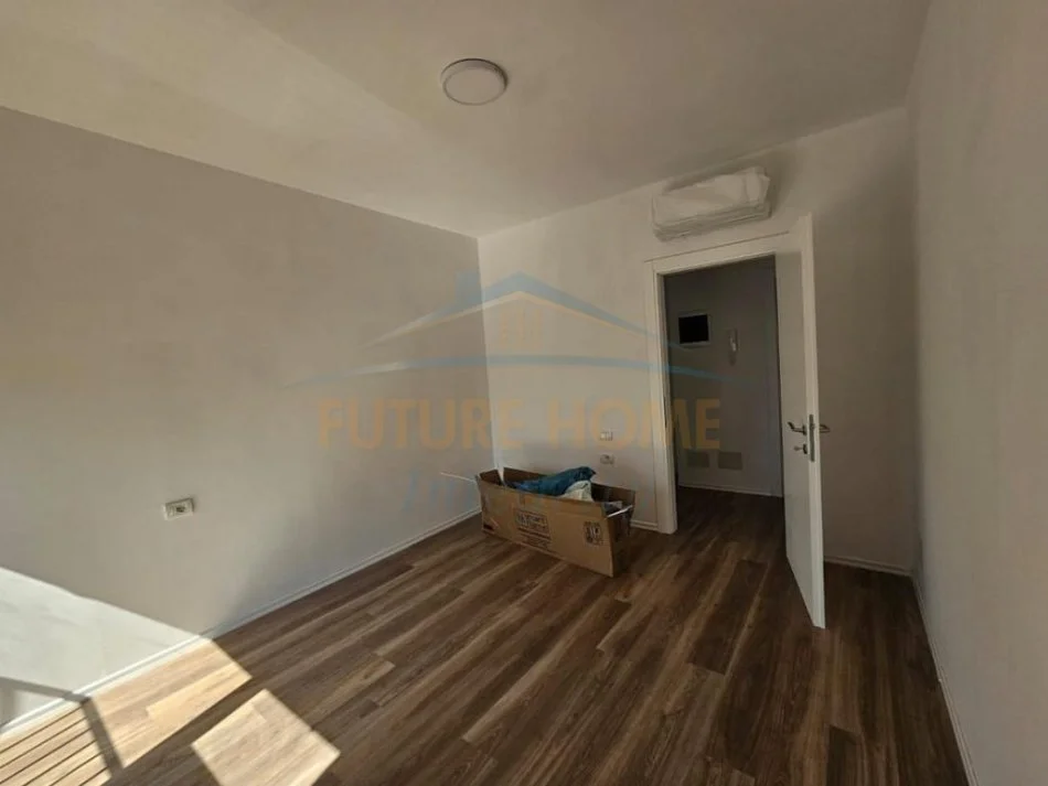 Tirane, jepet me qera apartament 2+1+Aneks+Ballkon Kati 4, 98 m² 800 € (Tregu Elektrik)