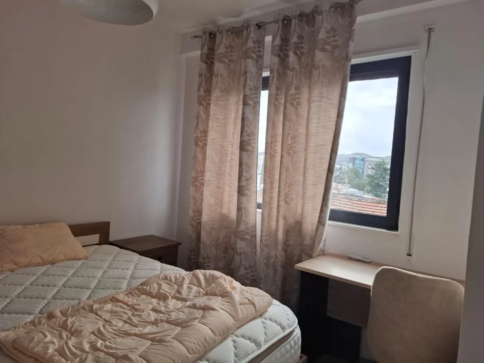 Tirane, jepet me qera apartament 2+1+Ballkon Kati 3, 100 m² 750 € 