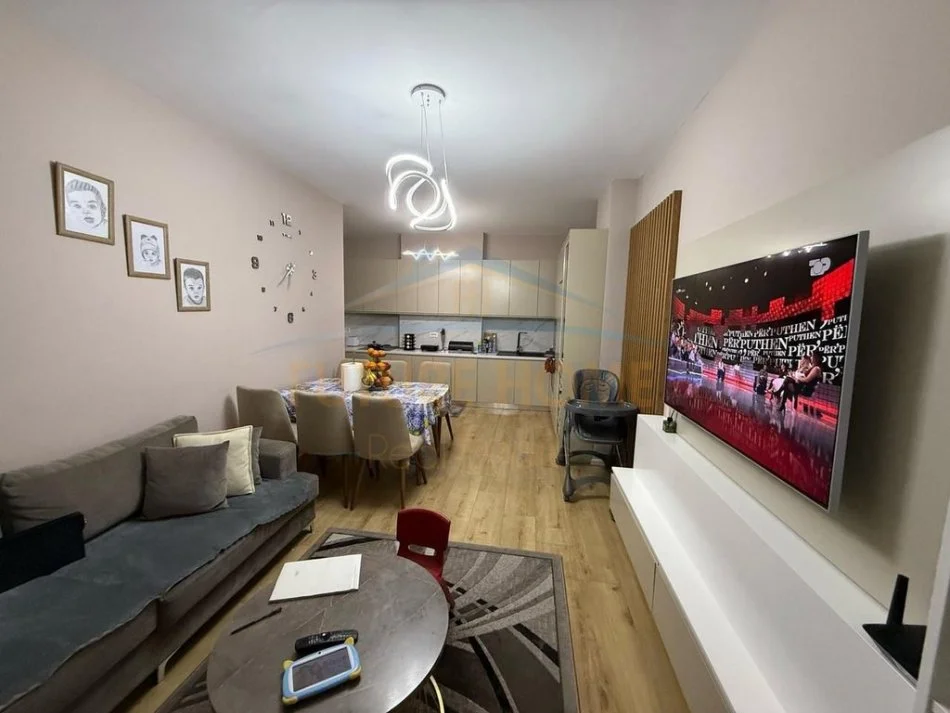 Tirane, shitet apartament 2+1+Aneks+Ballkon Kati 9, 95 m² 157.000 € (Yzberisht)