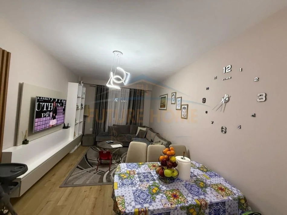 Tirane, shes apartament 2+1+BLK Kati 9 BANIM cmimi  145.000 euro  (BULEVARDI MIGJENI)   PRO51102