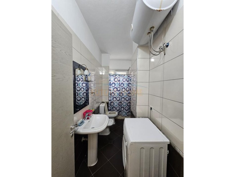 Durres, jepet me qera apartament 1+1 Kati 2, 59 m² 300 € (plazh)