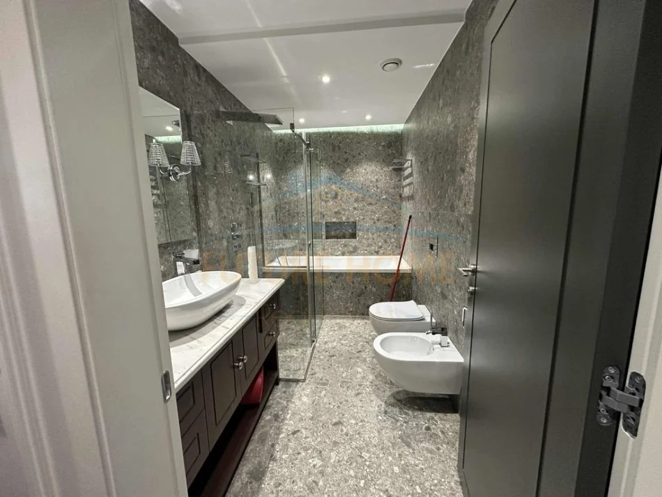 Tirane, jepet me qera apartament 2+1 Kati 1, 198 m² 1.500 € (Kopshti Botanik)