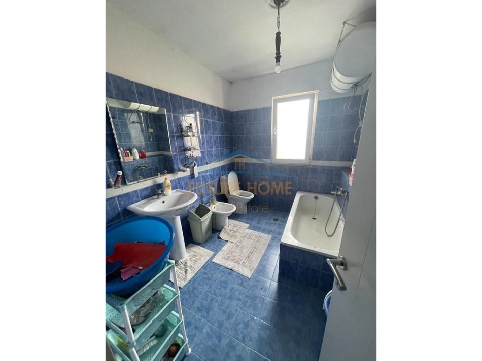Tirane, shes apartament 3+1 Kati 3, 124 m² 150.000 € (Allias)