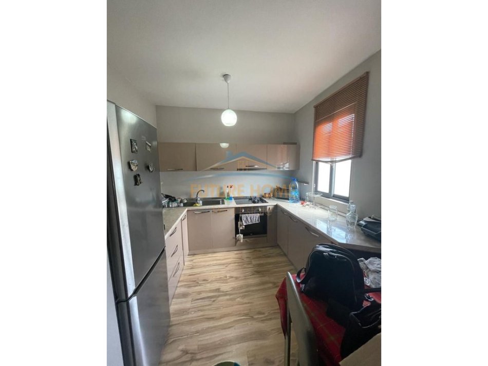 Tirane, shes apartament 3+1 Kati 3, 124 m² 150.000 € (Allias)