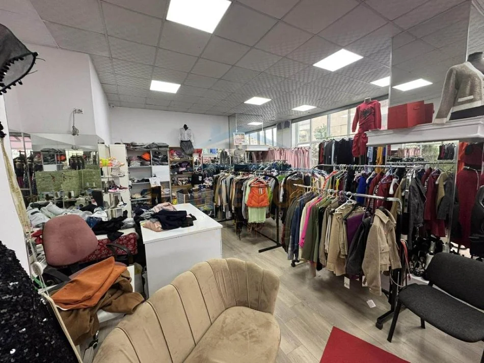 Tirane, shitet ambjent biznesi Kati 0, 55 m² (Besim Alla)