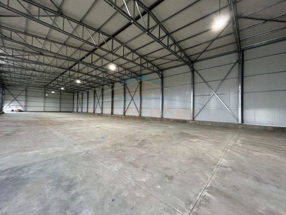 Durres, jepet me qera ambjent biznesi Kati 0, 3.600 m² 3.000 € (shinavlash)