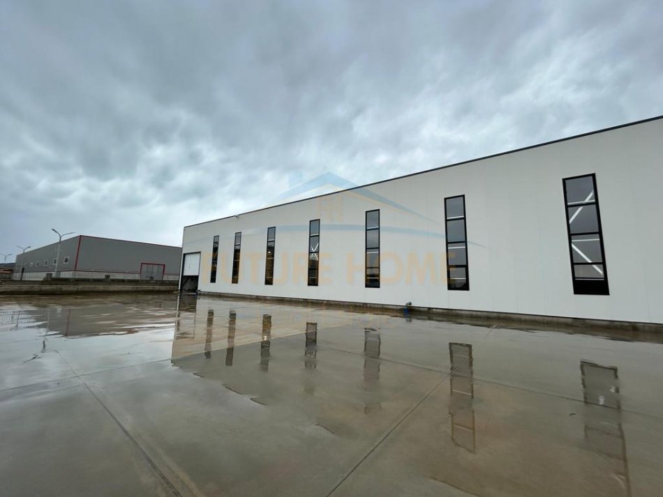 Durres, jepet me qera ambjent biznesi Kati 0, 3.600 m² 3.000 € (shinavlash)