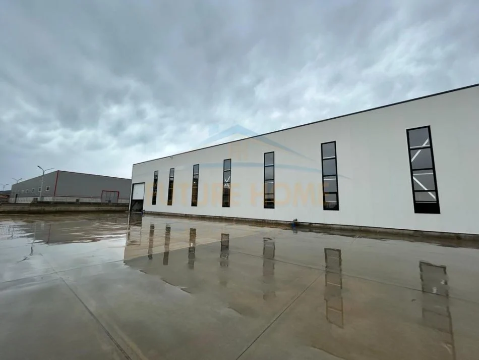 Durres, jepet me qera ambjent biznesi Kati 0, 3.600 m² 3.000 € (shinavlash)