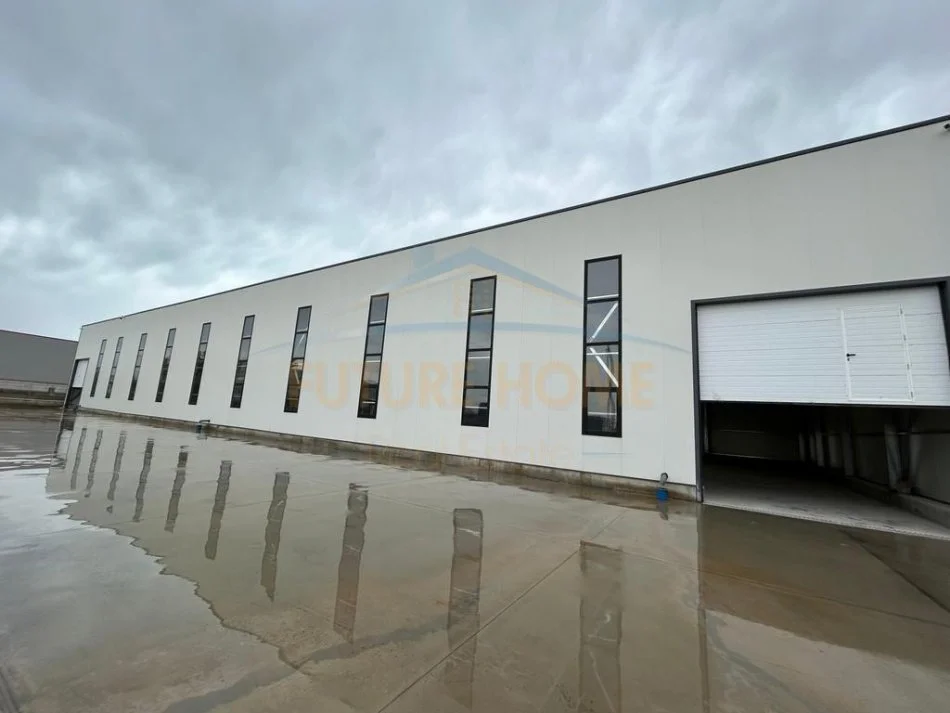 Durres, jepet me qera ambjent biznesi Kati 0, 3.600 m² 3.000 € (shinavlash)