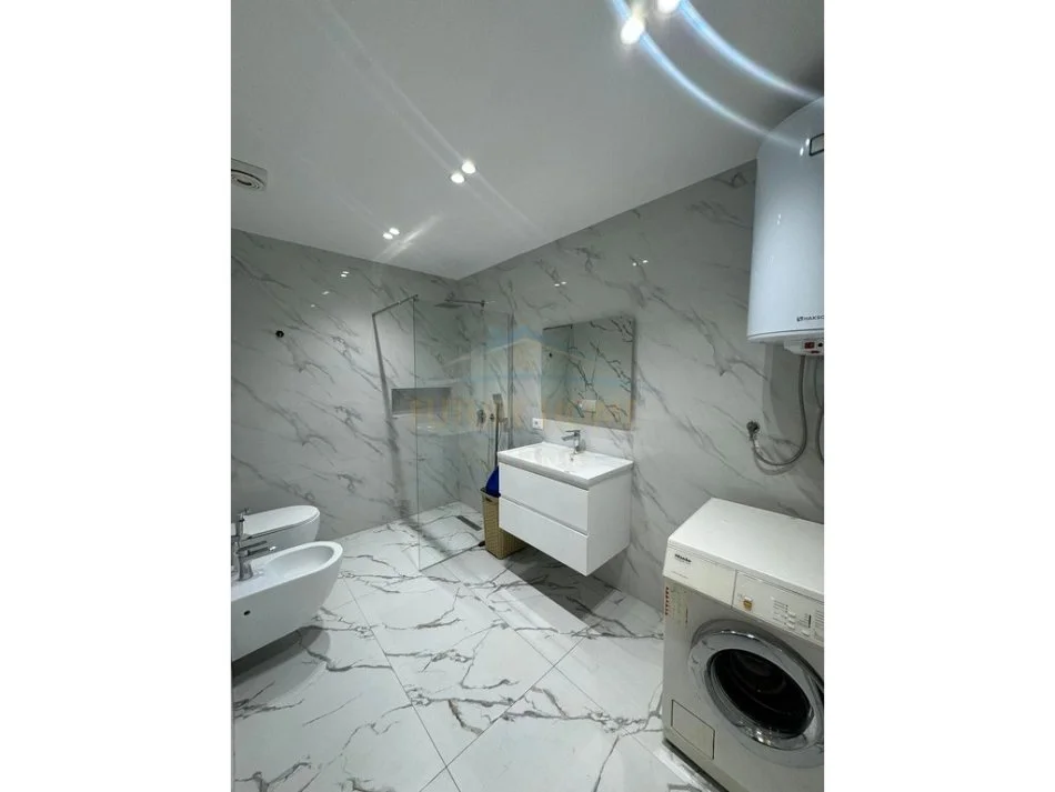 Tirane, jepet me qera apartament 2+1 Kati 3, 90 m² 800 € (rruga e kavajes)