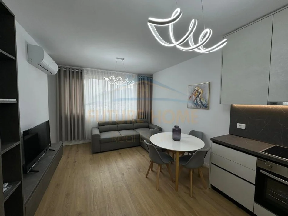 Tirane, jepet me qera apartament 2+1+Ballkon Kati 12, 80 m² 650 € (Golden Park)