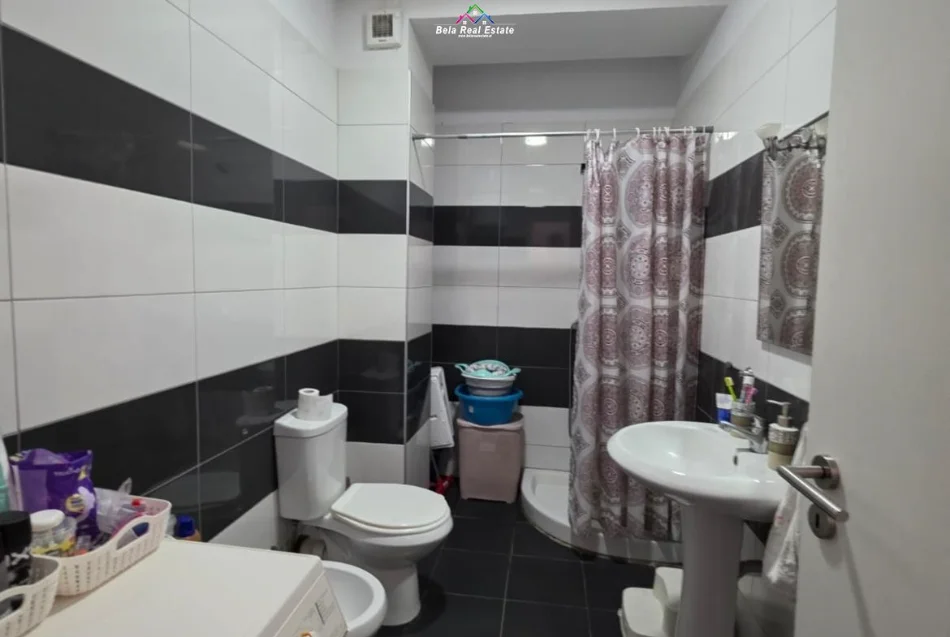 Tirane, jepet me qera apartament 2+1 Kati 1, 74 m² 600 € (rruga pjeter budi)