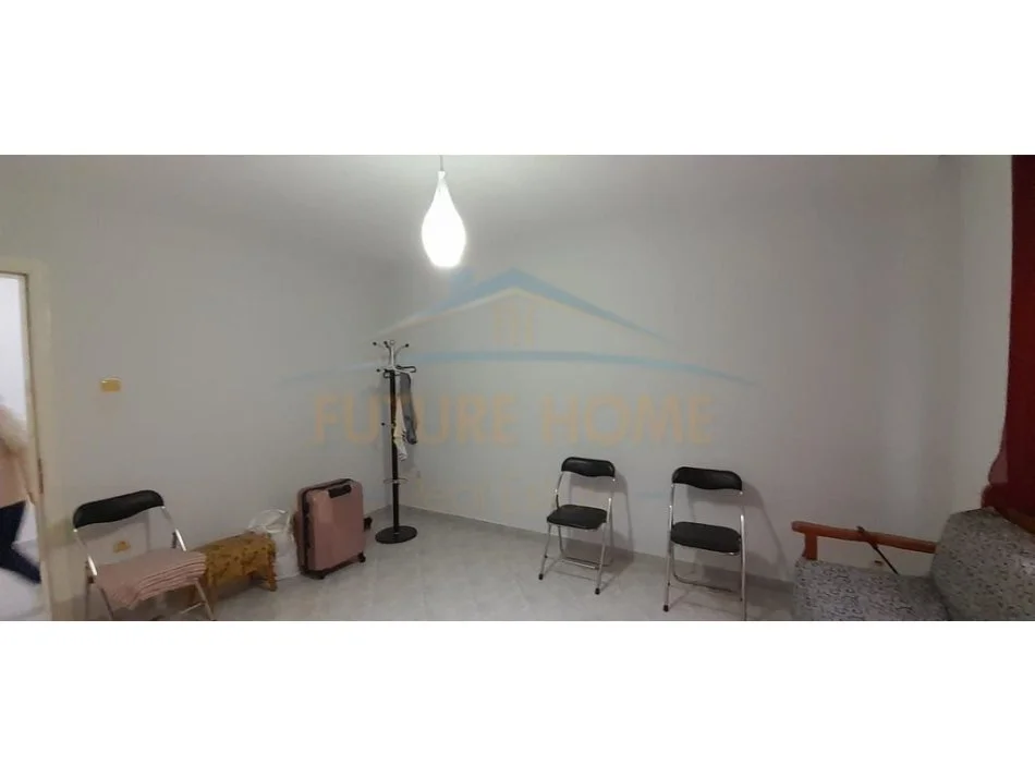 Korce, jepet me qera apartament 2+1+Ballkon Kati 2, 90 m² 250 € (Lagjia 15, Korçë)