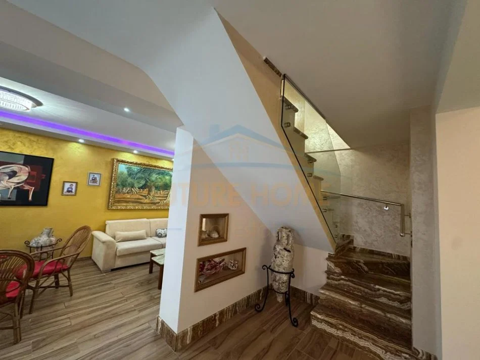 Kavaje, shitet apartament duplex 2 Katshe , 236 m² 550.000 € (Qerret,Kavaje)