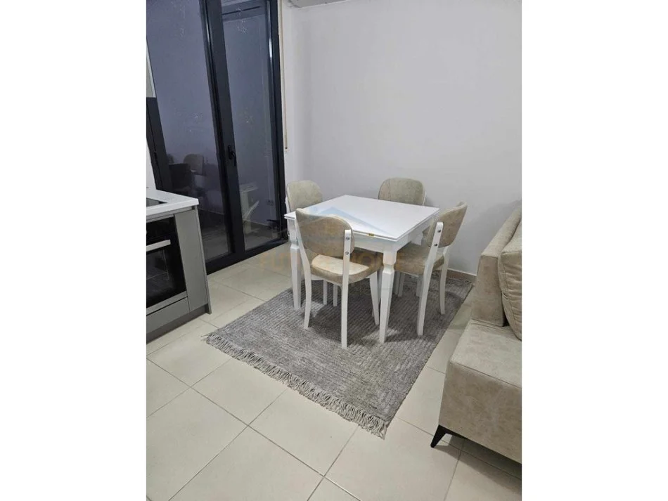 Tirane, jepet me qera apartament 2+1+Ballkon Kati 6, 75 m² 530 € (Rruga e Kavajes)