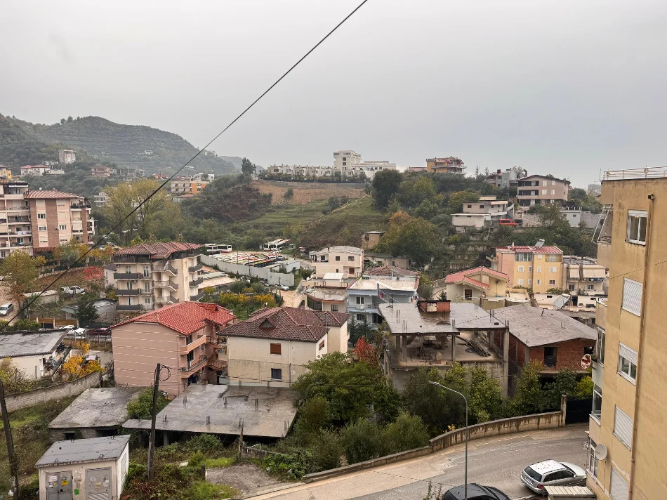 Tirane, ndarje qeraje apartament 1+1 Kati 3, 70 m² 430 € (kodra e diellit)