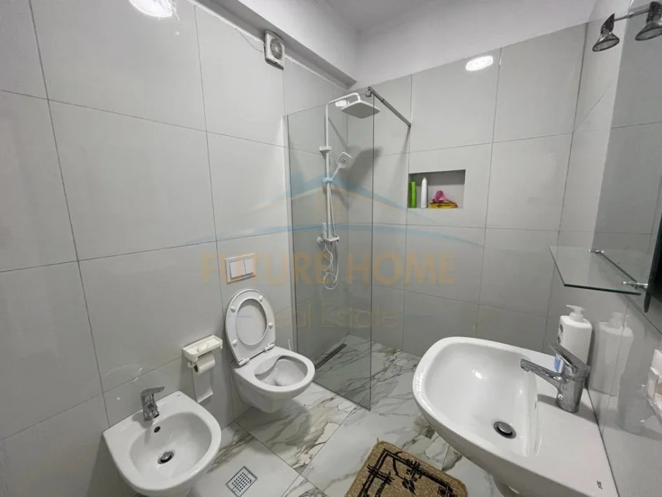 Tirane, jepet me qera apartament 2+1 Kati 6, 101 m² 850 € (Fusha e Aviacionit)