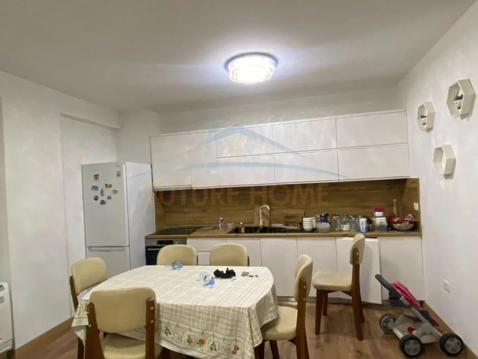 Tirane, jepet me qera apartament 2+1+Ballkon Kati 2, 99 m² 750 € (Kopshti Zoologjik)