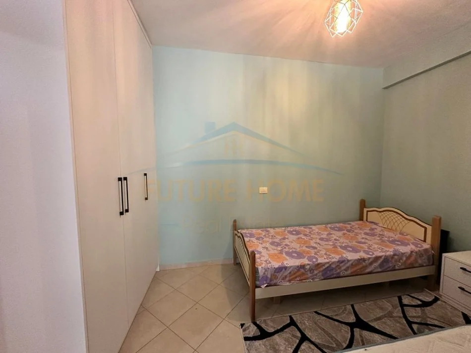 Tirane, jepet me qera apartament 2+1+Ballkon Kati 7, 400 € (Astir)