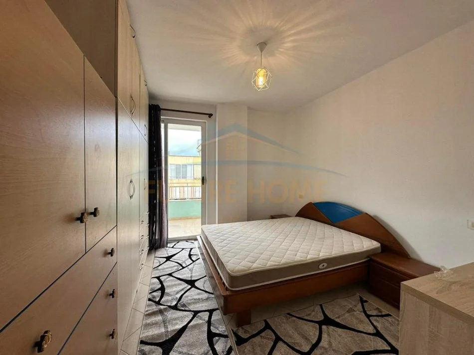 Tirane, jepet me qera apartament 2+1+Ballkon Kati 7, 400 € (Astir)