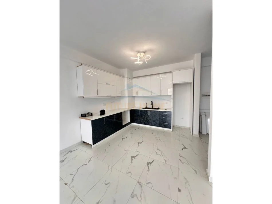 Tirane, shitet 1+1 Kati 7, 120.000 € (Unaza e Re)