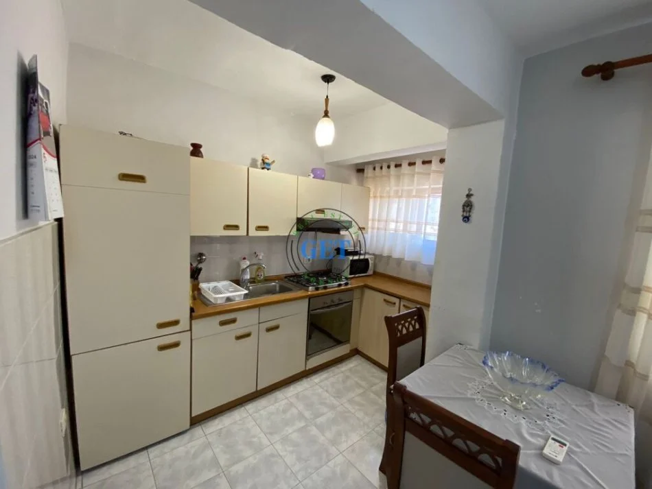 Durres, jepet me qera apartament 2+1 Kati 3, 80 m² 400 € (Qender , Durres)