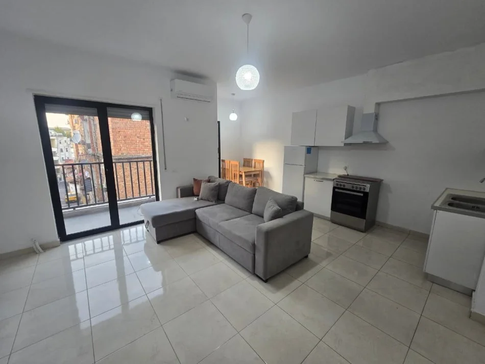 Tirane, jepet me qera apartament 1+1 Kati 2, 75 m² 500 € (Gjon Buzuku)