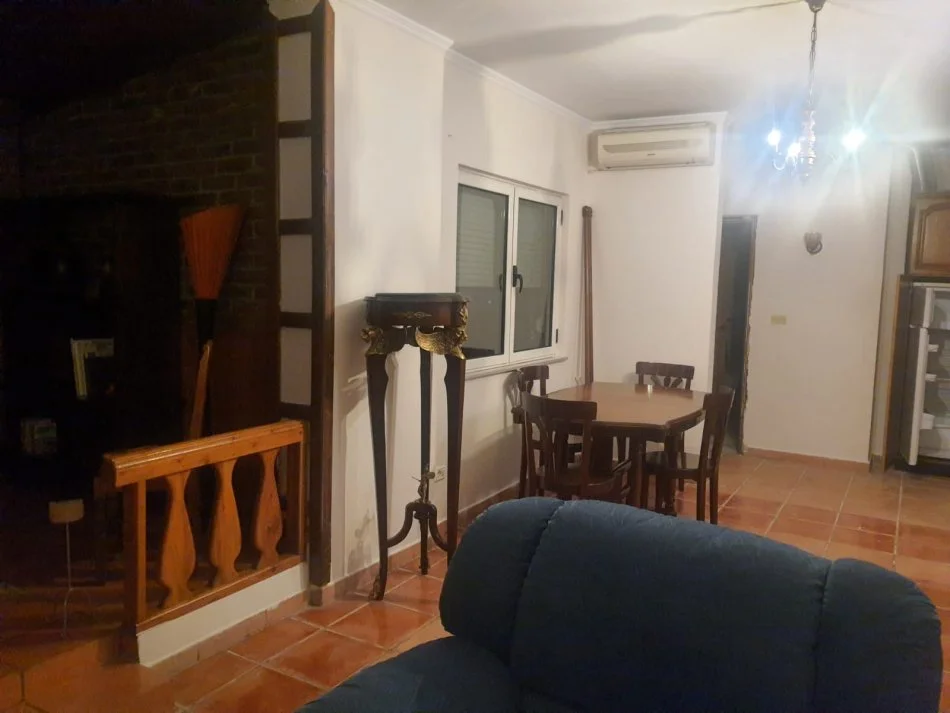 Tirane, jepet me qera apartament+verande | Penthouse 4+1 Kati 11, 252 m² 1.300 € (Shkolla 11 janari)