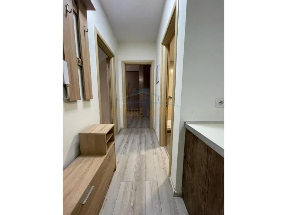Tirane, jepet me qera apartament 2+1 Kati 4, 85 m² 600 € 