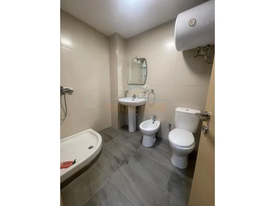 Tirane, jepet me qera apartament 2+1 Kati 4, 85 m² 600 € 