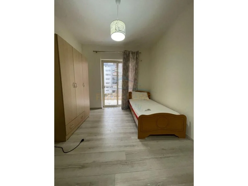 Tirane, jepet me qera apartament 2+1 Kati 4, 86 m² 700 € (Kopshti Zoologjik)
