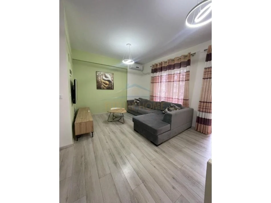 Tirane, jepet me qera apartament 2+1 Kati 4, 86 m² 700 € (Kopshti Zoologjik)