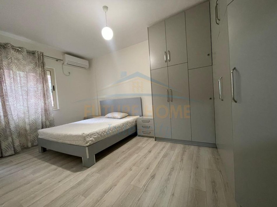 Tirane, jepet me qera apartament 2+1+Ballkon Kati 4, 100 m² 650 € (Kopeshti Botanik)