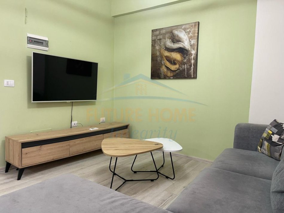 Tirane, jepet me qera apartament 2+1+Ballkon Kati 4, 100 m² 650 € (Kopeshti Botanik)